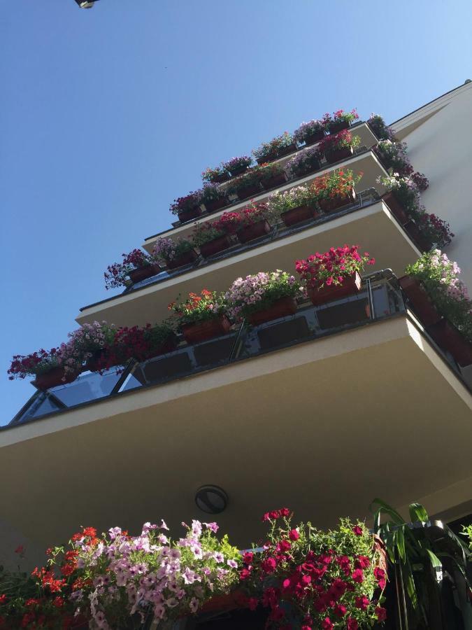 Bentley Apartments Prisztina Zewnętrze zdjęcie